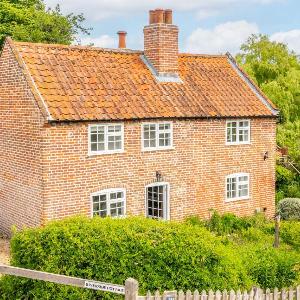 Stunning estuary views - Riverside Cottage