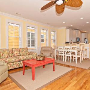 CB Sea #2 by Bryant Real Estate