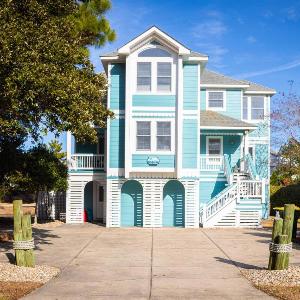 Coastal Charm with Pool Hot Tub & Resort Amenities