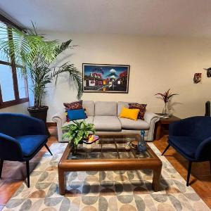 JAZ - Excellent location in Antigua 4 guests