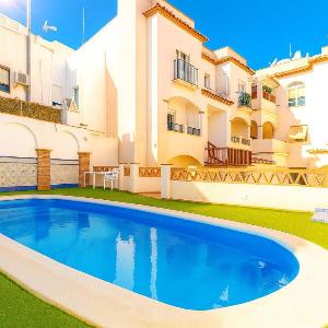 Apartamento Pescia con piscina en centro de Nerja