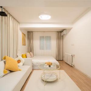 Tonight Homestay West Nanjing Road Shanghai Maoming Building