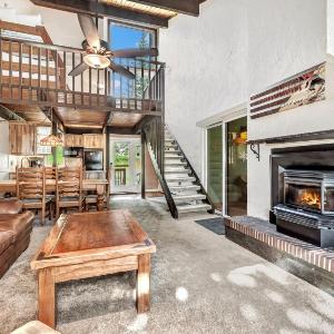 Ski Ranch Loft Short Easy Walk to Slopes 2 King Bedrooms And Loft