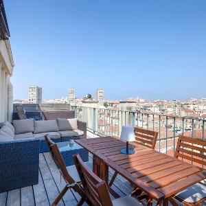 Cosy studio with terrace overlooking Marseille