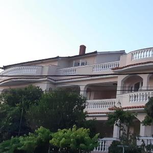 Apartments with parking space Lopar Rab - 24617