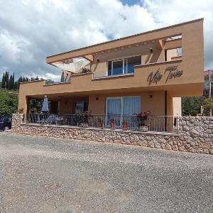 Apartman Twins 1 by Villas Guide