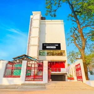 Townhouse Oak Patel Nagar Dehradun Railway Junction