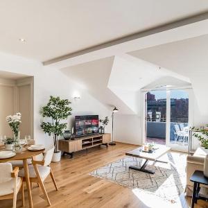 Bright stylish gem in central Melbourne