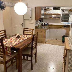 Studio apartment in split level bungalow with pool access