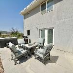 Entire Duplex near Zion with 2 hot tubs sleeps 9 Utah
