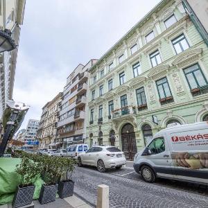 Sassoon - 2-bedroom elegant airy home at Deak ter