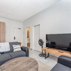 Chic & Central 1 Bed Apartment in Illovo Sandton