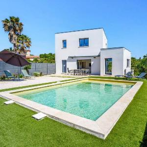 Villa Zephyr by Villa Plus
