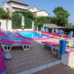 Princess&Prince Apartment with swimming pool and garden