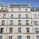 Charming renovated apartment in Center of Paris