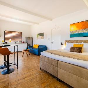 WaraWara Condominium