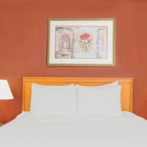 Hotels near Croft Entertainment Complex - Hawthorn Suites Airport Columbus East