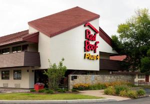 Red Roof Inn PLUS+ Pittsburgh South - Airport, Pittsburgh