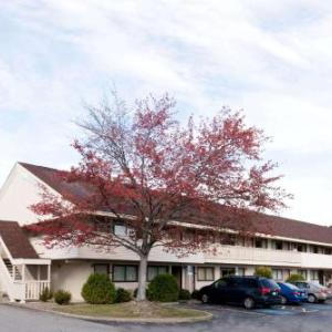 Hotels near Hoover Arena - Super 8 By Wyndham Strongsville/cleveland