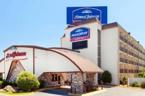 Howard Johnson by Wyndham Arlington Ballpark / Six Flags, Arlington