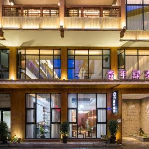 All Seasons Lodge Western Breakfast&Lift&Free Laundry &Book tickets &Downtown Location and Experienced tour guide service