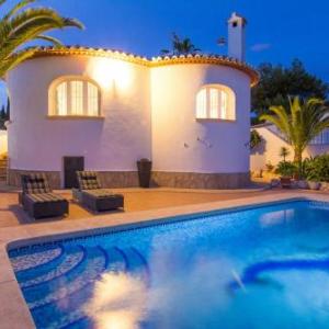 Villa Mackay by Abahana Villas