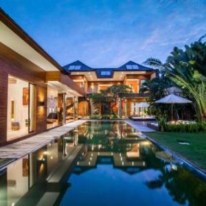Eko Villa Seminyak - Tropical Villa Walk to Beach