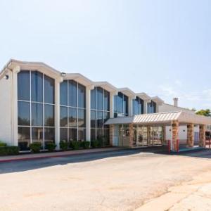 Hotels near Wichita Falls Memorial Auditorium - Motel 6 Wichita Falls