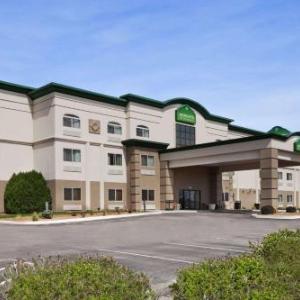 Hotels near Pikes Peak International Raceway - Wingate By Wyndham Pueblo