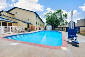Super 8 by Wyndham Hutchinson, Hutchinson