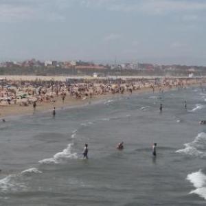 APARTMENTSUITESPAIN Beach Economy