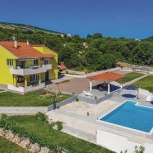 Four-Bedroom Holiday Home in Primorski Dolac