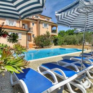 Two-Bedroom Apartment in Basanija