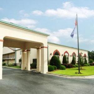 Days Inn & Suites by Wyndham Columbia Airport