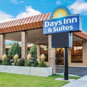 Days Inn & Suites by Wyndham Logan