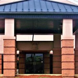 Hotels near Summit Point Motorsports Park - Quality Inn & Suites Kearneysville