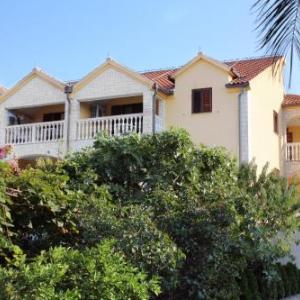 Apartments with parking space Supetar Brac - 5663