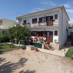 Apartments with parking space Pag - 12035