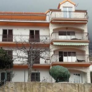 Apartments with a parking space Stanici Omis - 12312