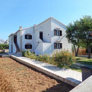 Apartments with parking space Pag - 11358