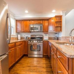 Charlestown Hotels Deals At The 1 Hotel In Ma Monument Square Home On Bunker Hill