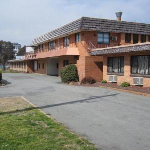 Hotels near Albert Hall Yarralumla - Canberra Lyneham Motor Inn