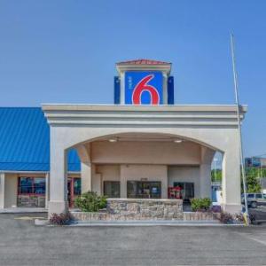 Motel 6-Calhoun GA