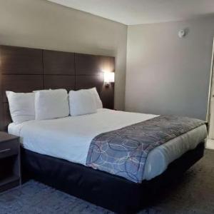 Days Inn & Suites by Wyndham Charleston Airport West