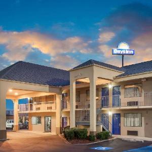 Days Inn by Wyndham Clinton