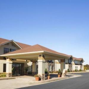 Days Inn & Suites by Wyndham Commerce