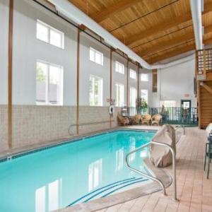 Hotels near Cowell Stadium - Days Inn Dover Durham Downtown
