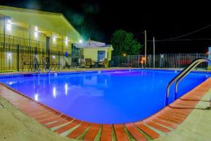 Days Inn & Suites by Wyndham Athens, Athens