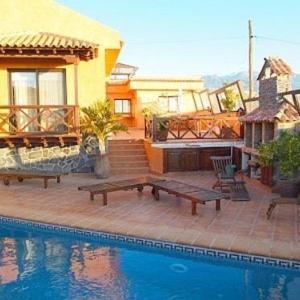 House with 5 bedrooms in Granadilla with wonderful mountain view private pool enclosed garden