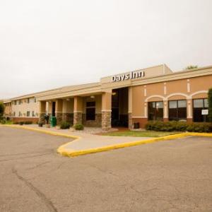 Minot Municipal Auditorium Hotels - Days Inn by Wyndham Minot